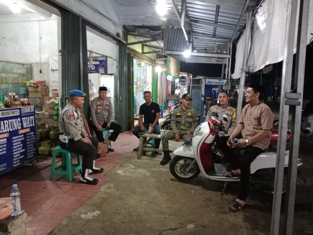 Polsek Cikedal Gelar Patroli Malam untuk Mencegah Gangguan Kamtibmas 5 WhatsApp Image 2024 04 02 at 9.04.48 PM
