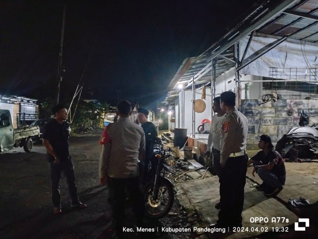 Polsek Menes Polres Pandeglang Gelar Patroli Dialogis Malam Saat Ramadan 6 WhatsApp Image 2024 04 02 at 9.20.06 PM