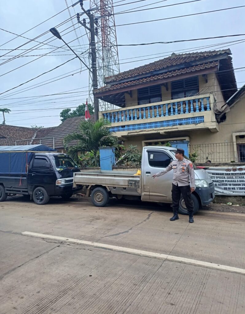 Polsek Bojong Berikan Pelayanan Pengaturan Lalulintas untuk Memperlancar Perjalanan Halal Bi Halal Idul Fitri 1445 H 8 WhatsApp Image 2024 04 11 at 10.14.30