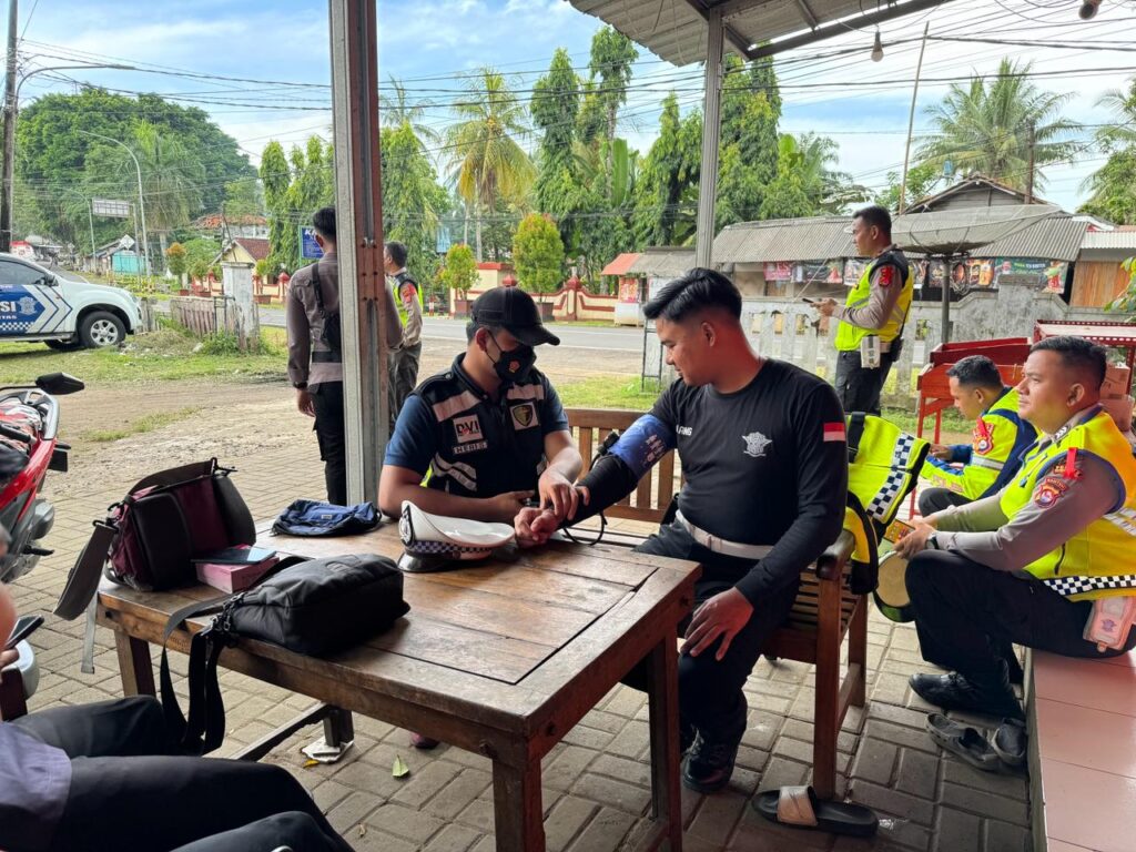 Subsatgas Banops Dokkes Polres Pandeglang Gelar Patroli Kesehatan di Pos Terpadu Carita dan Tempat Wisata dalam Ops Ketupat Maung 2024 3 WhatsApp Image 2024 04 13 at 10.48.28