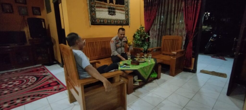 Bhabinkamtibmas Polsek Bojong Polres Pandeglang Melakukan Sambang dan Sosialisasi Kamtibmas di Desa Citumenggung 1 WhatsApp Image 2024 04 20 at 08.11.52