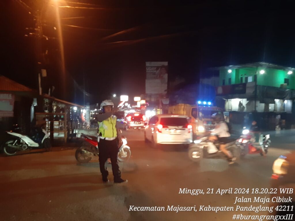 Polsek Pandeglang Polres Pandeglang Tetap Jaga Lancarnya Arus Lalu Lintas 1 WhatsApp Image 2024 04 21 at 18.39.15
