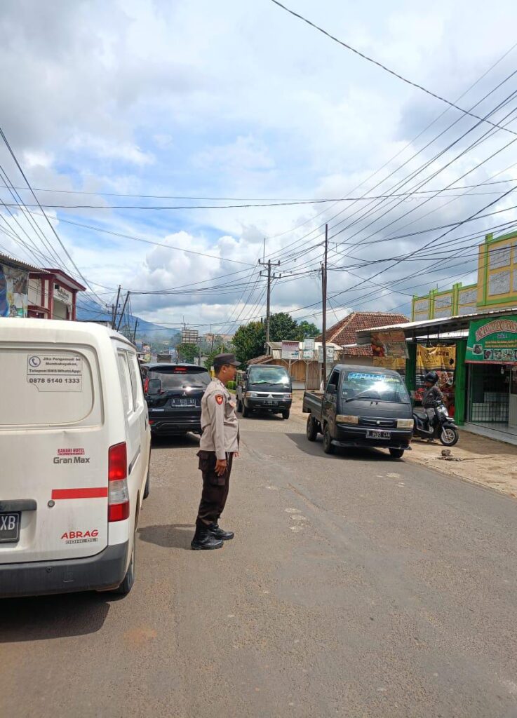 Polsek Bojong Polres Pandeglang Menggelar Kegiatan Pengaturan Lalulintas 2 WhatsApp Image 2024 04 23 at 08.29.04