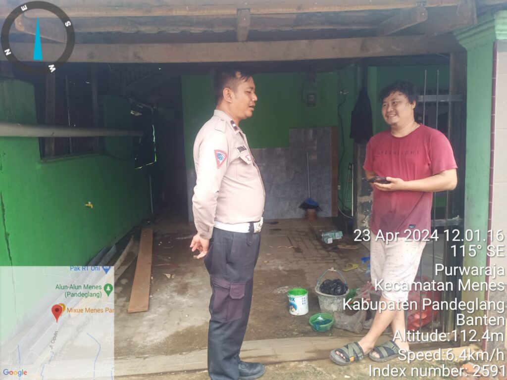Polsek Menes Polres Pandeglang: Patroli Rutin Malam untuk Cegah Kejahatan 8 WhatsApp Image 2024 04 23 at 18.51.19