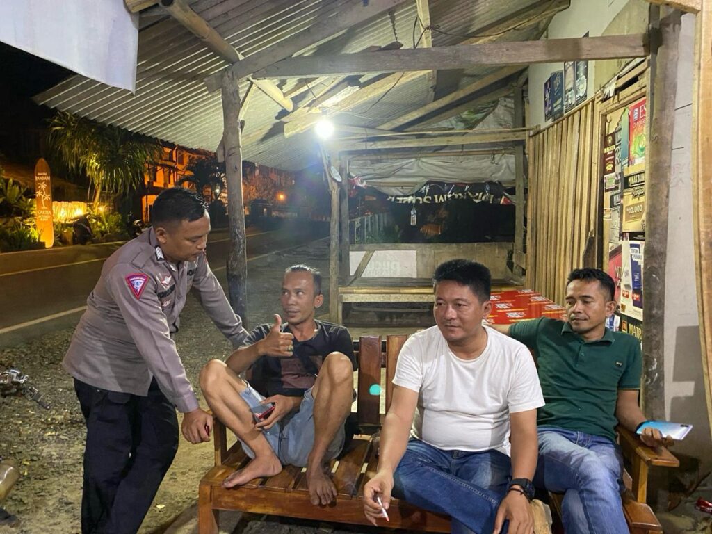 Polsek Carita Polres Pandeglang Mendapat Respon Positif dari Masyarakat Terkait Patroli Malam dan Himbauan Kamtibmas 8 WhatsApp Image 2024 04 24 at 07.08.40