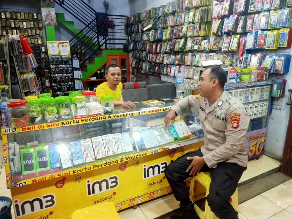 Polsek Cadasari Polres Pandeglang: Intensifikasi Patroli Malam untuk Menjaga Keamanan dan Ketertiban Masyarakat 3 WhatsApp Image 2024 04 25 at 19.51.56