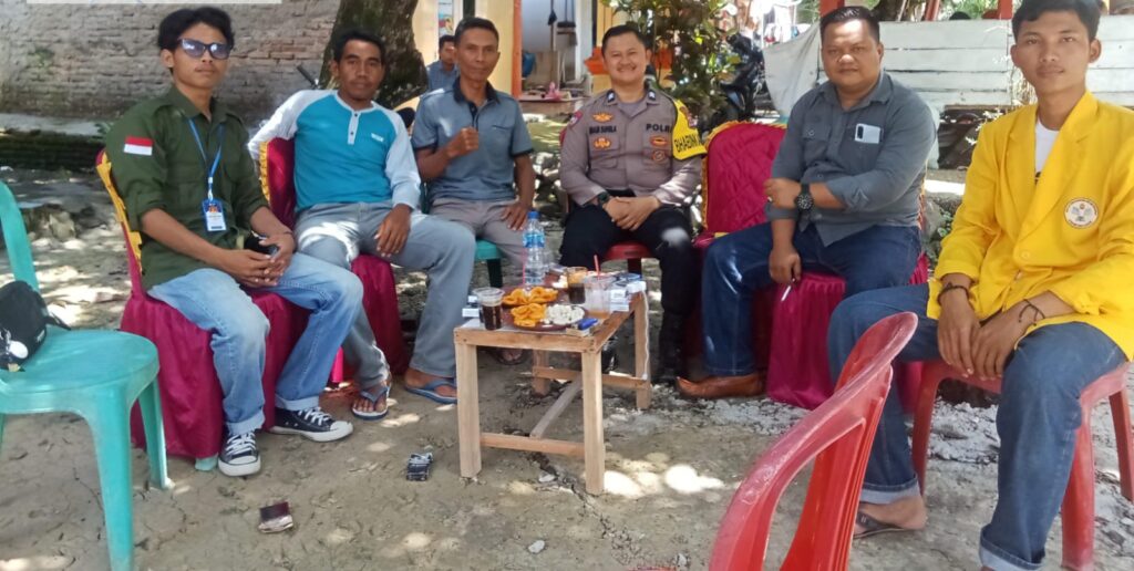 Polsek Panimbang Polres Pandeglang Melaksanakan Sambang Door to Door untuk Memperkuat Kedekatan dengan Masyarakat 7 WhatsApp Image 2024 04 26 at 08.02.58