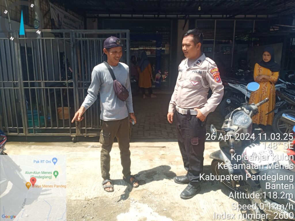 Patroli Siang Hari Polsek Menes Polres Pandeglang Sambangi Petugas Parkir untuk Memberikan Rasa Aman dan Himbauan Kamtibmas 10 WhatsApp Image 2024 04 26 at 13.30.11