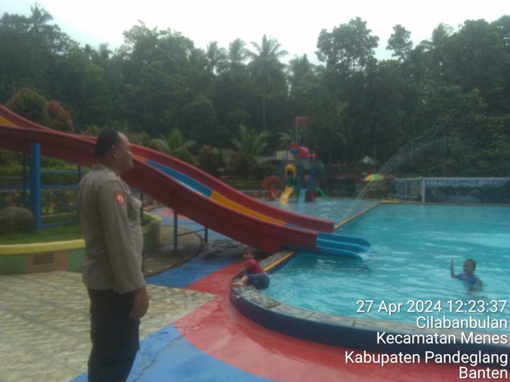 Polsek Menes Patroli Tempat Wisata, Sejumlah Kolam Renang Diberi Himbauan 10 WhatsApp Image 2024 04 27 at 15.11.21