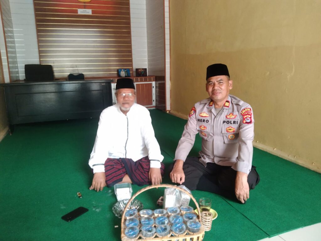 Kapolsek Menes Polres Pandeglang Jalin Silaturahmi dengan Para Tokoh Agama dan Tokoh Masyarakat 4 WhatsApp Image 2024 04 28 at 17.31.38
