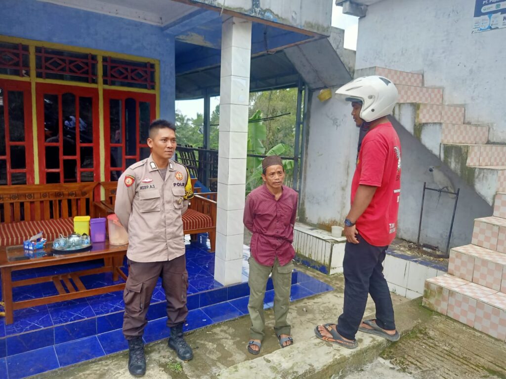 Bhabinkamtibmas Polsek Cadasari Tingkatkan Kedekatan dengan Masyarakat 4 WhatsApp Image 2024 04 28 at 20.46.39