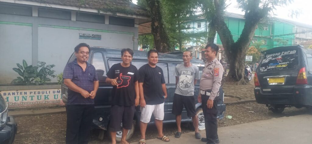 Edukasi Lalulintas, Polsek Menes Beri Penyuluhan Kepada Supir Angkot 8 WhatsApp Image 2024 04 29 at 12.37.06