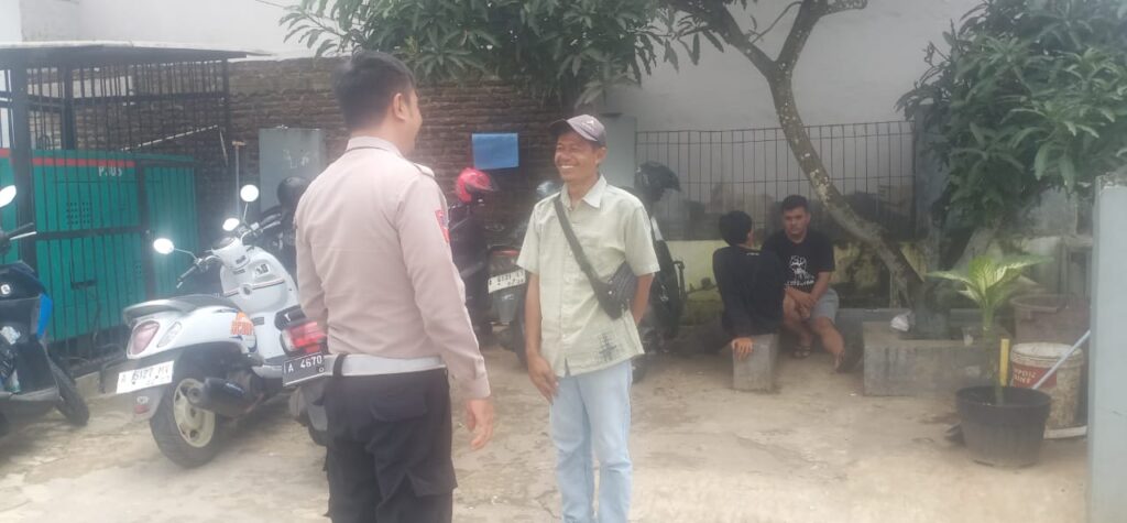 Edukasi Petugas Parkir Bank Mandiri, Polsek Menes Berikan Arahan 10 WhatsApp Image 2024 04 29 at 12.39.59