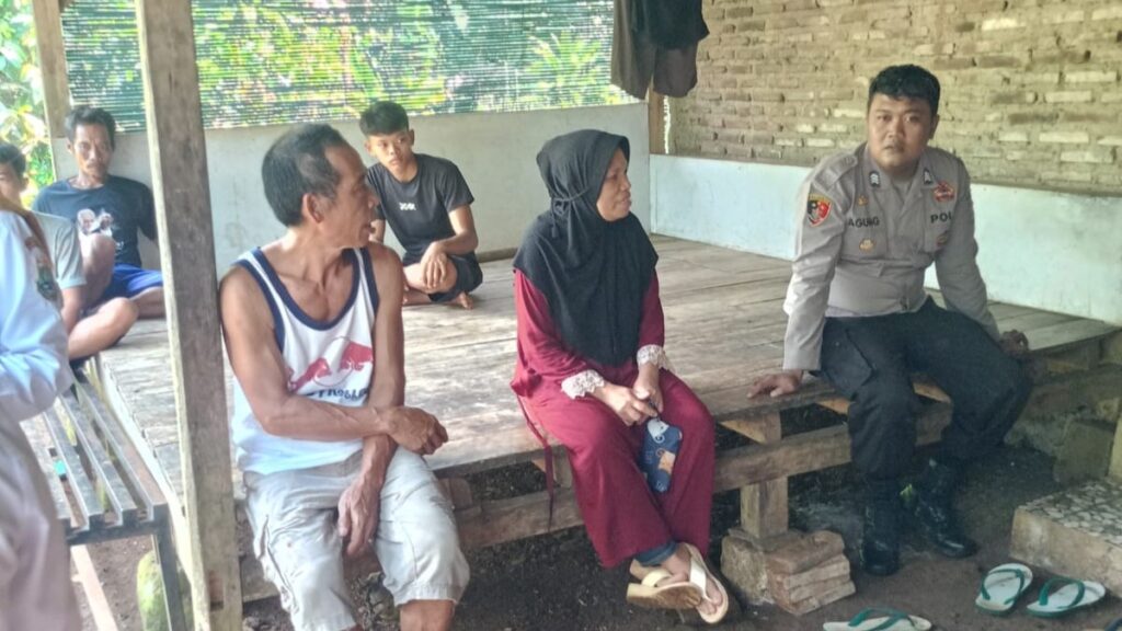 Polsek Bojong Polres Pandeglang Sambangi Warga Binaan di Desa Cijakan 9 WhatsApp Image 2024 04 29 at 13.48.14