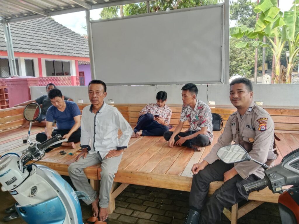 Polsek Cikedal Terapkan DDS dan Patroli Dialogis untuk Ciptakan Situasi Kamtibmas yang Aman dan Kondusif 4 WhatsApp Image 2024 04 29 at 18.40.11 1