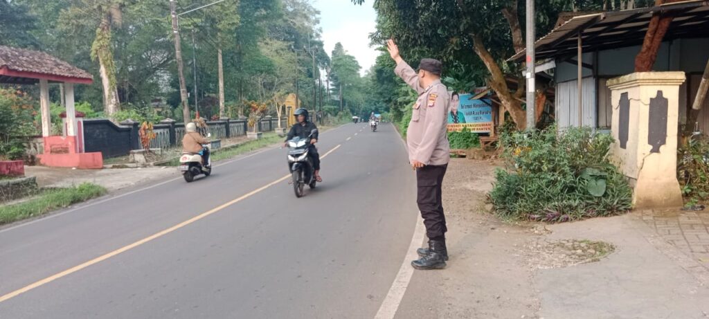 Polsek Saketi Rutin Gelar Kegiatan Gatur untuk Ciptakan Kamtibcarlantas yang Aman dan Nyaman 3 WhatsApp Image 2024 04 29 at 23.08.52