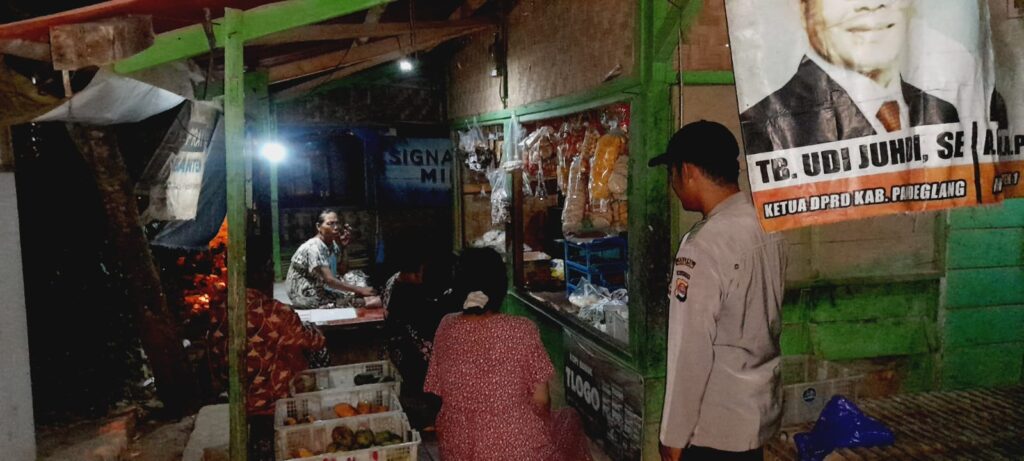 Antisipasi C3 dan Gangguan Kamtibmas Polsek Patia Tingkatkan Patroli Malam 7 WhatsApp Image 2024 04 30 at 06.15.33