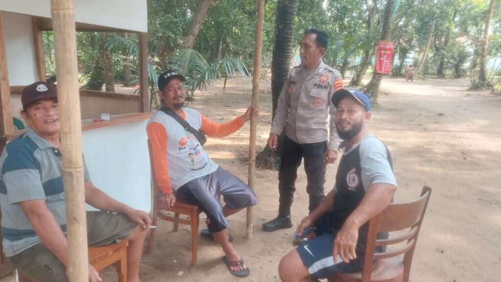 Beri Rasa Aman: Polsek Carita Laksanakan Patroli Dialogis ke Pantai Carita 5 IMG 20240501 WA0025