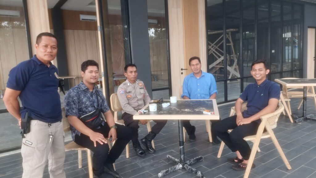 Patroli Siang Polsek Carita: Antisipasi Kejahatan di Siang Hari 4 IMG 20240501 WA0026