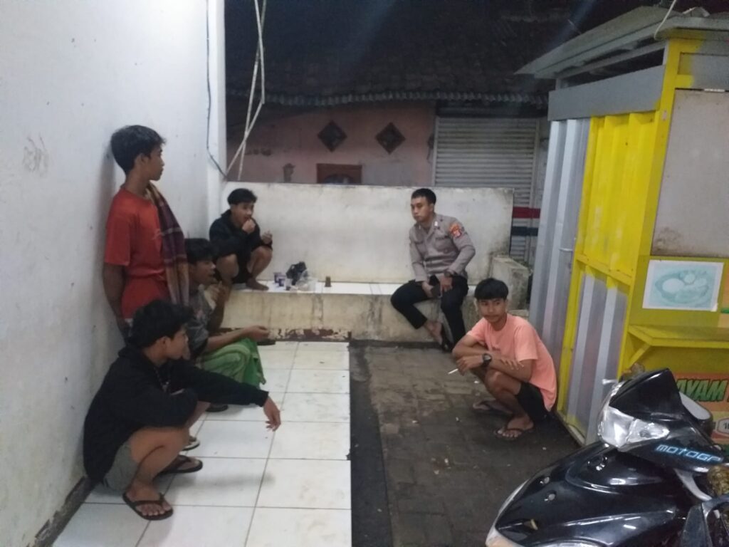 Piket SPKT Polsek Mandalawangi Lakukan Patroli dan Sambang, Tingkatkan Komunikasi untuk Cegah 3C 3 IMG 20240501 WA0027