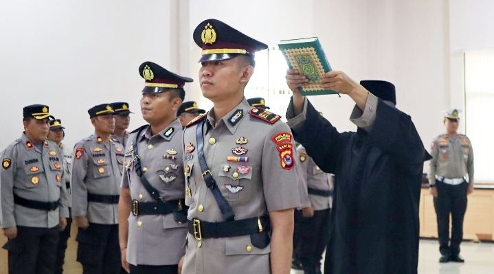 Kapolres Pandeglang Pimpin Upacara Serah Terima Jabatan Kasat Lantas Polres Pandeglang 8 IMG 20240503 092502