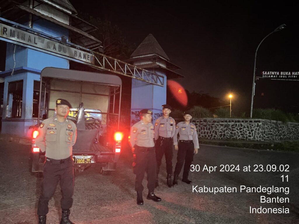 Blue Light Patrol Sat Samapta Polres Pandeglang: Cegah Tindakan Kriminal di Obyek Vital dan Lokasi Wisata 4 WhatsApp Image 2024 05 01 at 01.57.08