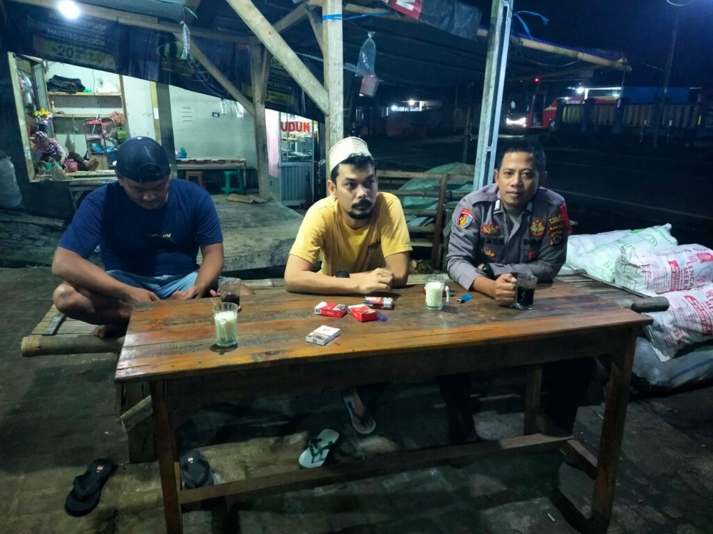 Polsek Pagelaran Berikan Himbauan Kamtibmas dalam Patroli Rutin 6 WhatsApp Image 2024 05 01 at 02.54.29