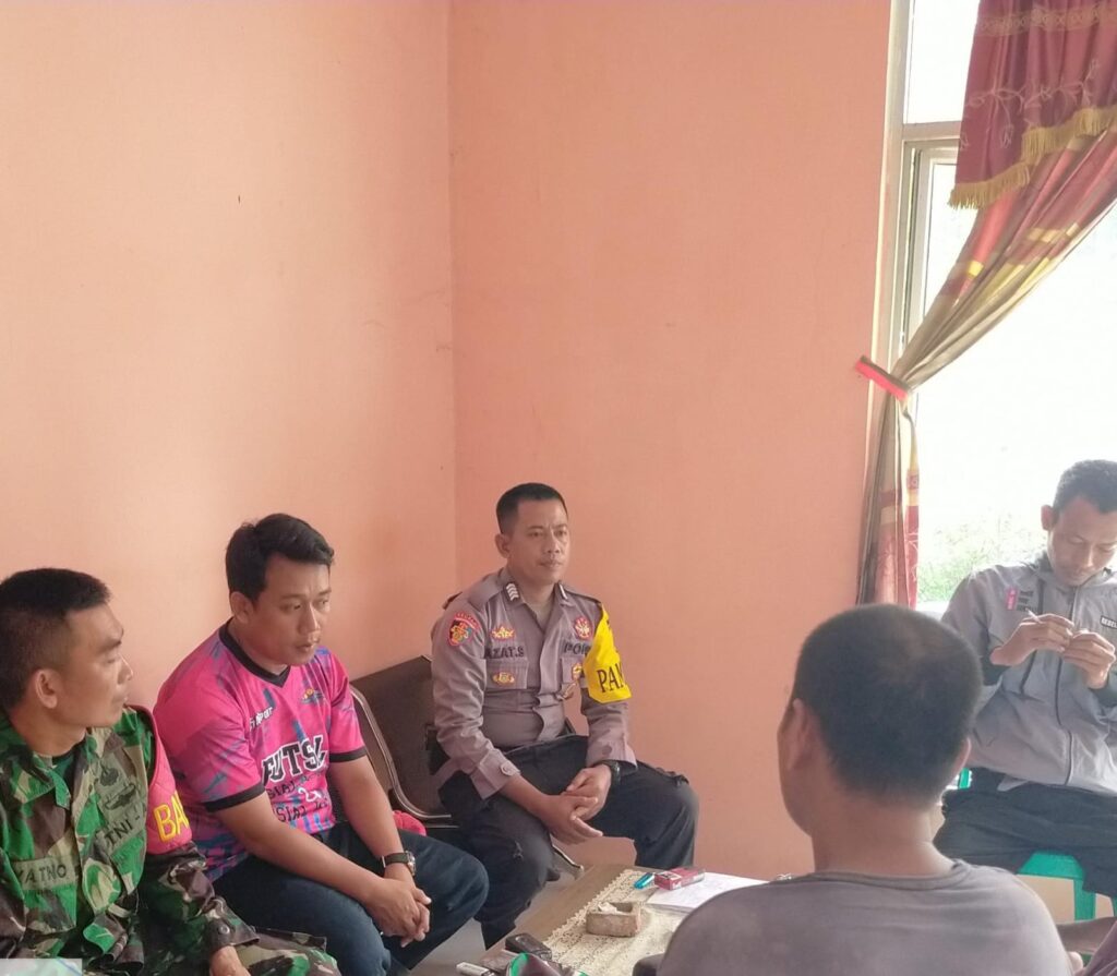 Polsek Pagelaran: Membangun Kemitraan dengan Masyarakat di Kp. Ciamis 7 WhatsApp Image 2024 05 01 at 02.59.48