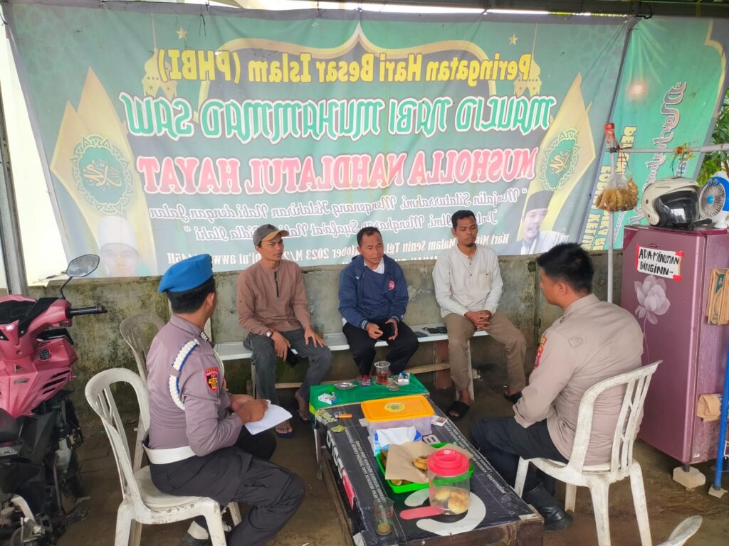 Polsek Pagelaran Terus Berupaya Menciptakan Situasi Aman dan Kondusif di Kp. Tarogong 8 WhatsApp Image 2024 05 01 at 03.11.16