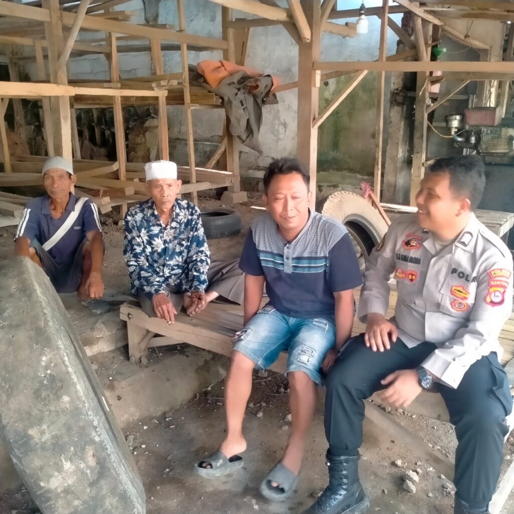 Personil Polsek Bojong Polres Pandeglang Gencar Lakukan Kegiatan Rutin Yang Ditingkatkan (KRYD) untuk Mencegah Kejahatan 1 WhatsApp Image 2024 05 02 at 14.41.36