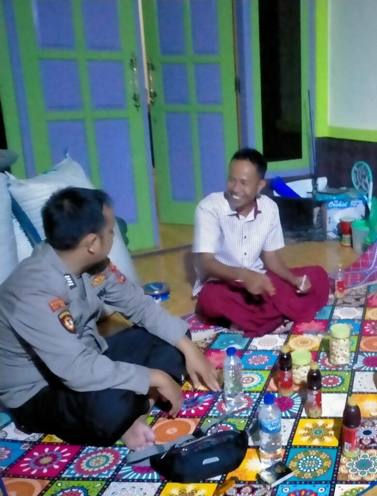 Polsek Bojong Polres Pandeglang Melakukan Sambang Door to Door dan Sosialisasi Kamtibmas di Desa Binaan 6 WhatsApp Image 2024 05 03 at 06.51.14