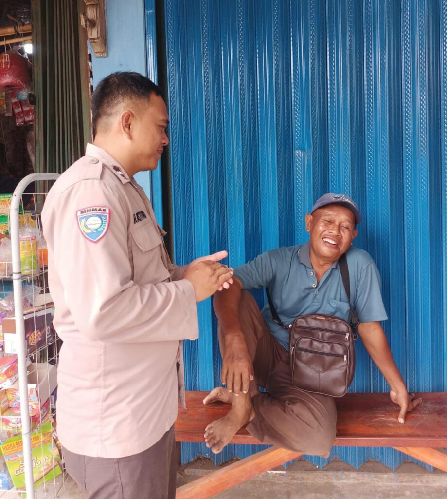 Polsek Bojong Polres Pandeglang Melaksanakan Kegiatan Rutin dengan Penekanan pada Edukasi Masyarakat 4 WhatsApp Image 2024 05 03 at 12.49.44