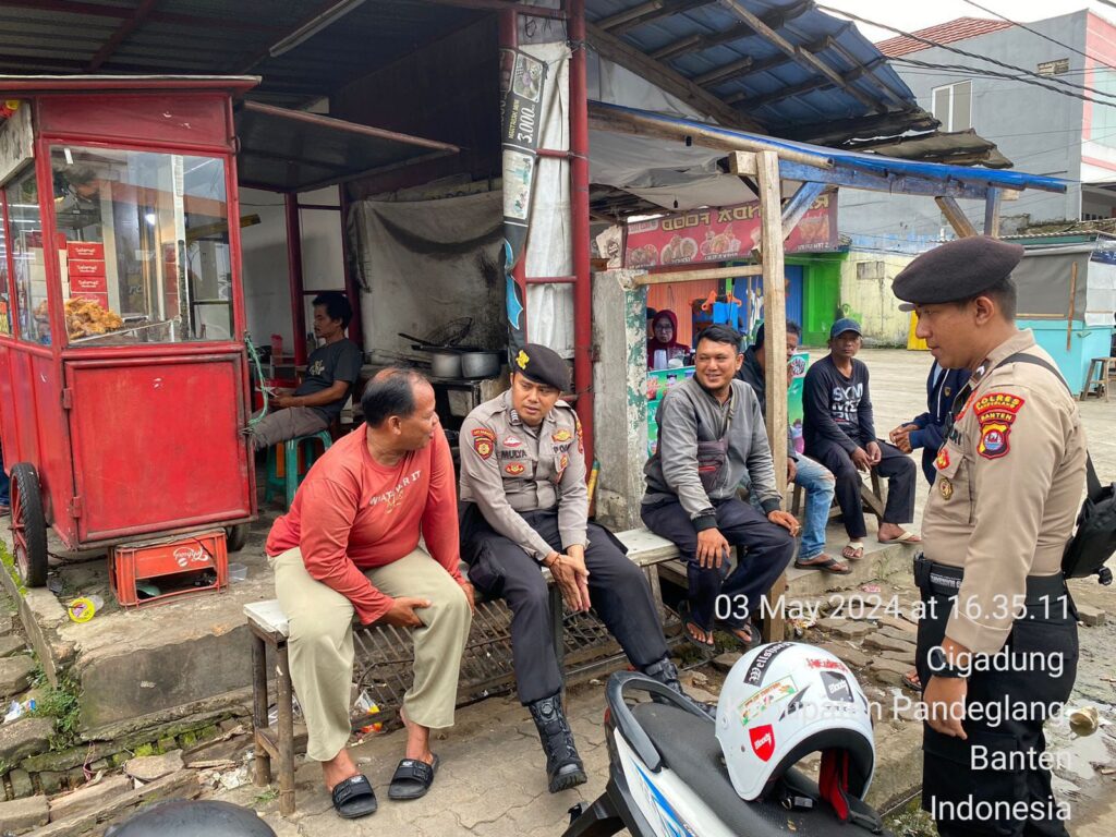 Patroli Dialogis Sat Samapta Polres Pandeglang Berikan Edukasi Tata Tertib Lalulintas 2 WhatsApp Image 2024 05 03 at 20.18.05
