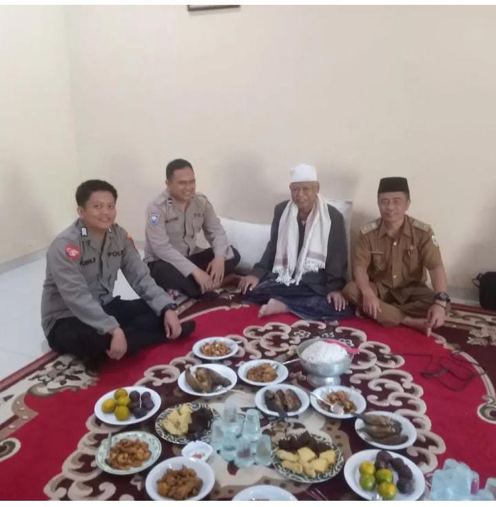 Personil Polsek Bojong Polres Pandeglang Sambangi Pondok Pesantren Al Halim 3 WhatsApp Image 2024 05 03 at 21.01.17