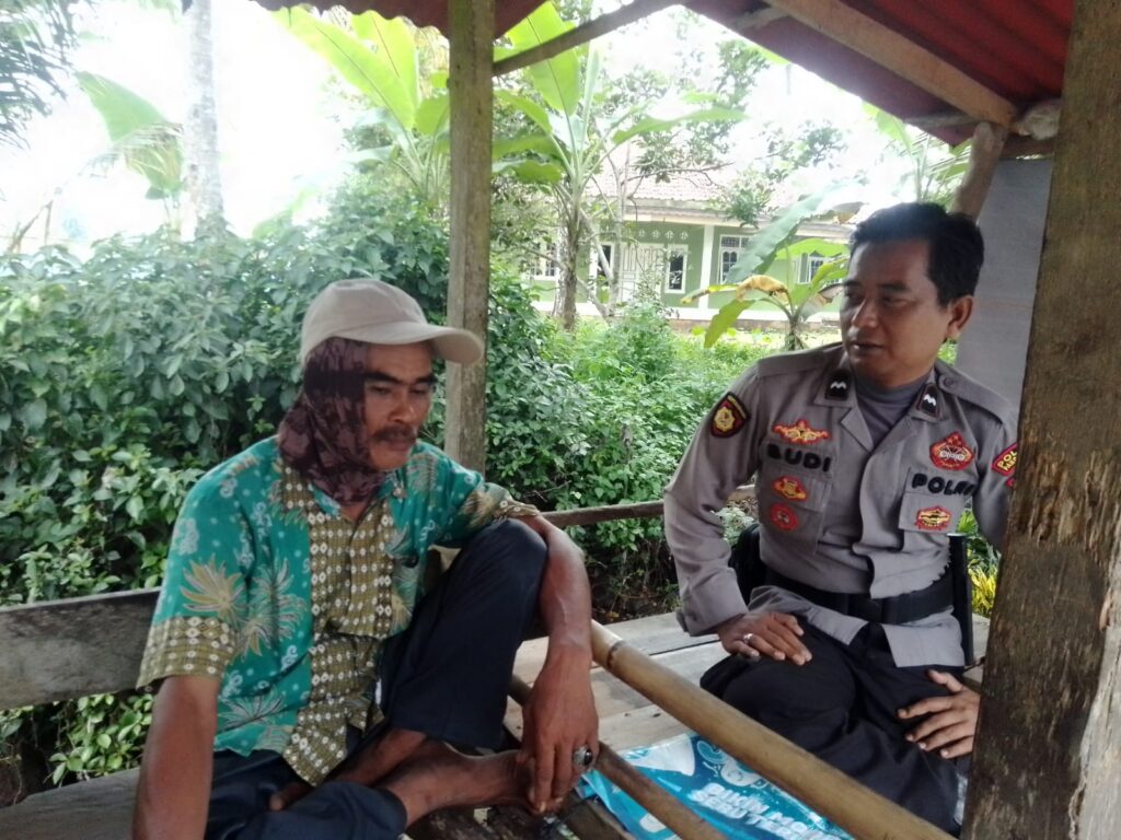 Polsek Pulosari Polres Pandeglang Maksimalkan Kegiatan KRYD dengan Metode Patroli Dialogis 10 WhatsApp Image 2024 05 11 at 23.53.30