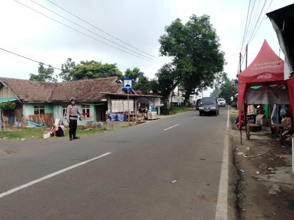 Polsek Pulosari, Polres Pandeglang, Gelar Kegiatan Pengaturan Arus Lalulintas untuk Ciptakan Kondisi Kondusif di Sore Hari 2 WhatsApp Image 2024 05 11 at 23.59.07