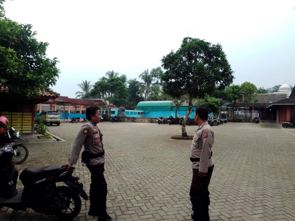 Polsek Pulosari Amankan Objek Wisata Kolam Renang alami Citaman Batu dan Kolam Renang Sanur 3 WhatsApp Image 2024 05 11 at 23.59.19