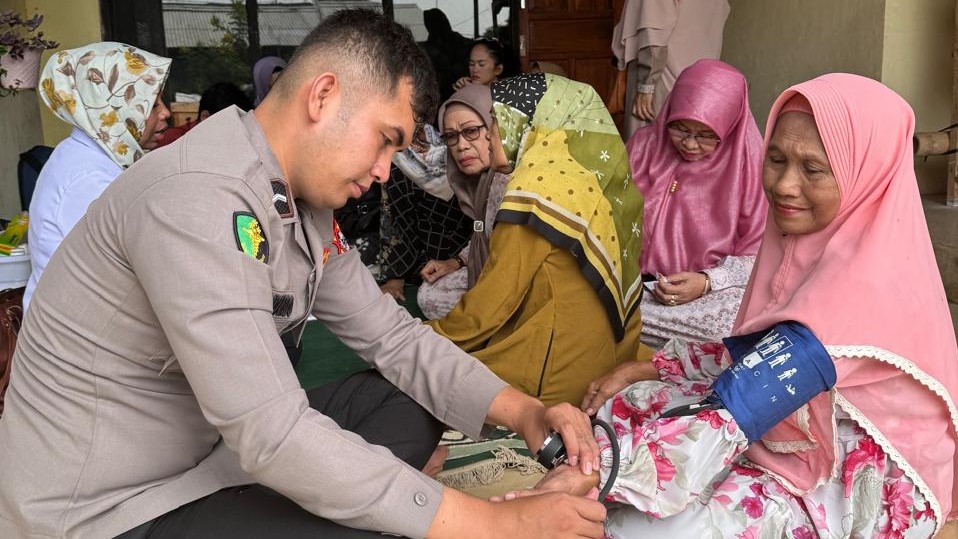 Sidokkes Polres Pandeglang Berikan Pelayanan Kesehatan bagi Purnawirawan dan Warakauri Polres Pandeglang 9 WhatsApp Image 2024 05 12 at 11.22.53