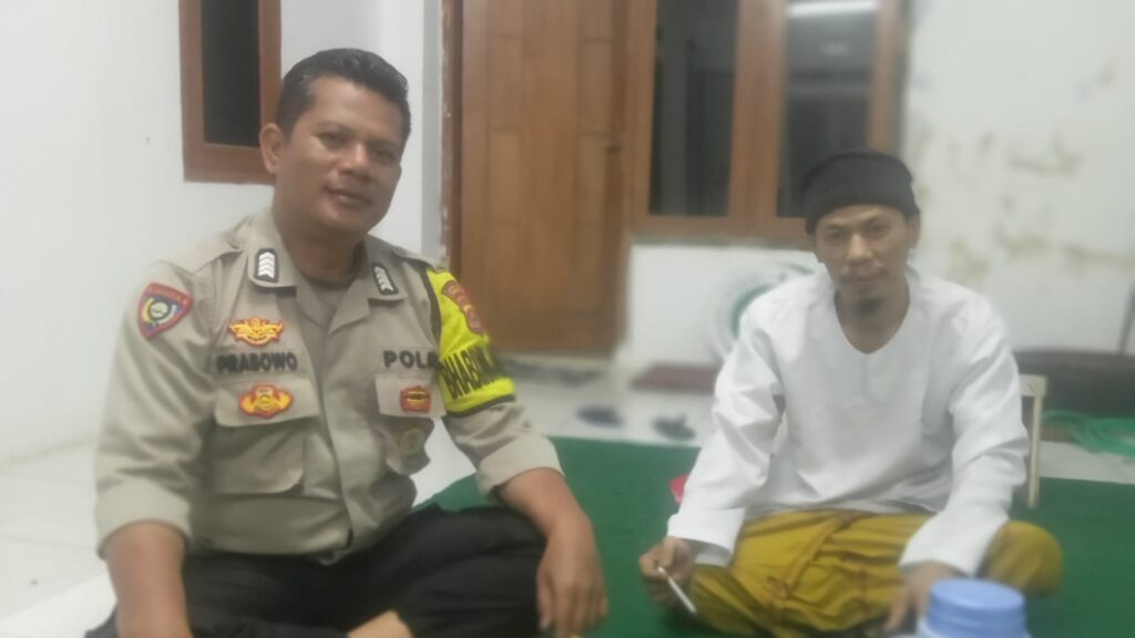 Bhabinkamtibmas Polsek Pandeglang Silaturahmi dan Sambang ke Pondok Pesantren Minhajul 2 WhatsApp Image 2024 05 13 at 18.26.47