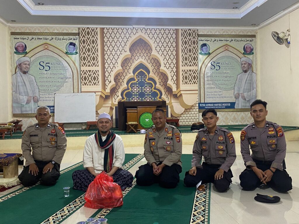 Kasat Samapta Polres Pandeglang Sambangi Pimpinan Ponpes Al Hidayah untuk Jalin Silaturahmi dan Ciptakan Situasi Kondusif 9 WhatsApp Image 2024 05 14 at 19.40.39
