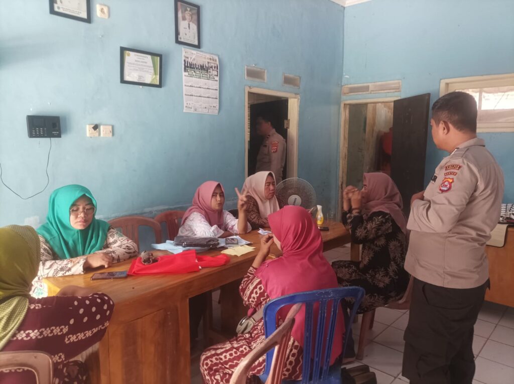 Polsek Cikedal Terapkan DDS untuk Ciptakan Situasi Kamtibmas yang Aman dan Kondusif 9 WhatsApp Image 2024 05 16 at 19.54.29