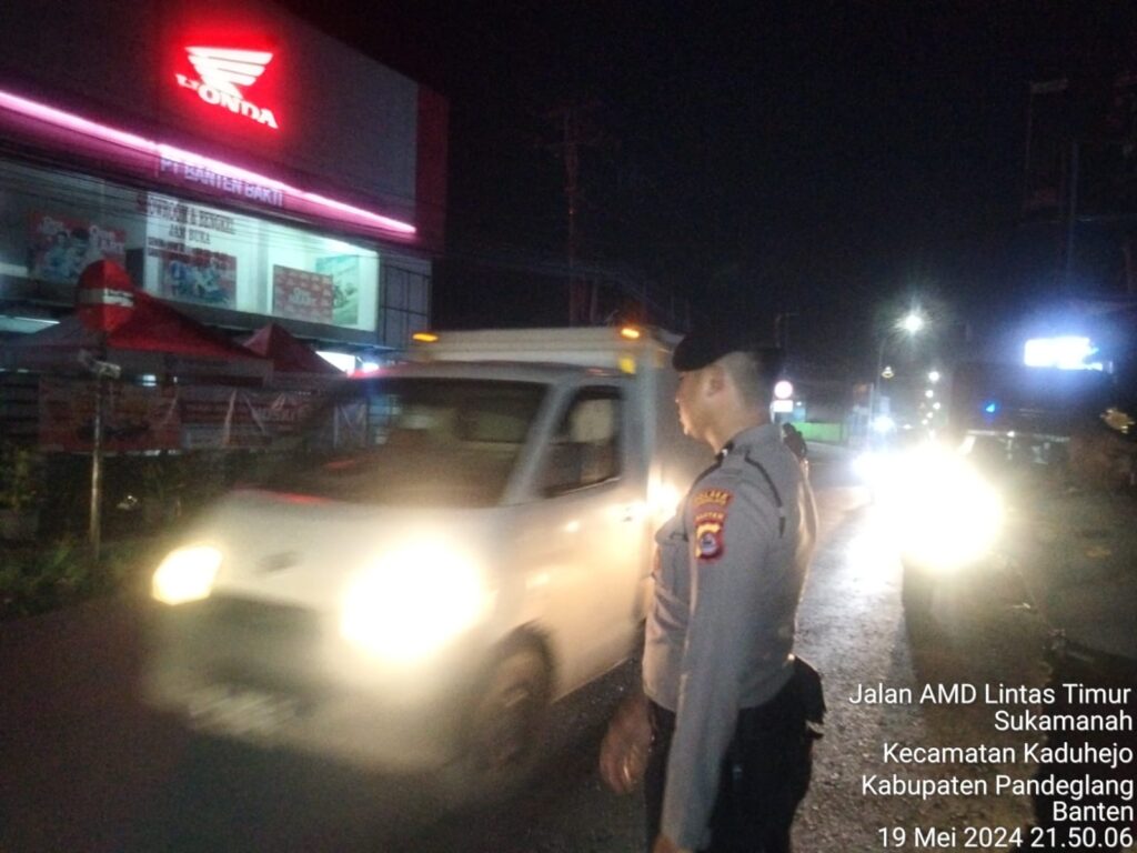 Sat Samapta Polres Pandeglang Gelar Strong Point Malam untuk Pengaturan Arus Lalu Lintas 10 WhatsApp Image 2024 05 20 at 05.57.09