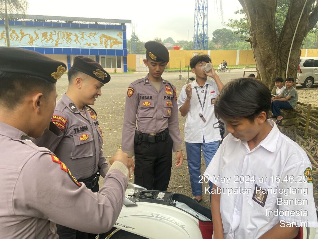 Anggota Sat Samapta Polres Pandeglang Laksanakan Operasi Bina Pelajar di Kabupaten Pandeglang 2 WhatsApp Image 2024 05 20 at 17.59.24