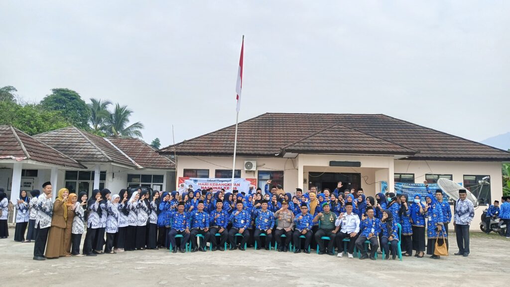Kapolsek Cimanuk Polres Pandeglang Ikuti Apel Hari Kebangkitan Nasional Bersama Muspika Kecamatan Cipeucang 5 WhatsApp Image 2024 05 20 at 21.00.09 scaled