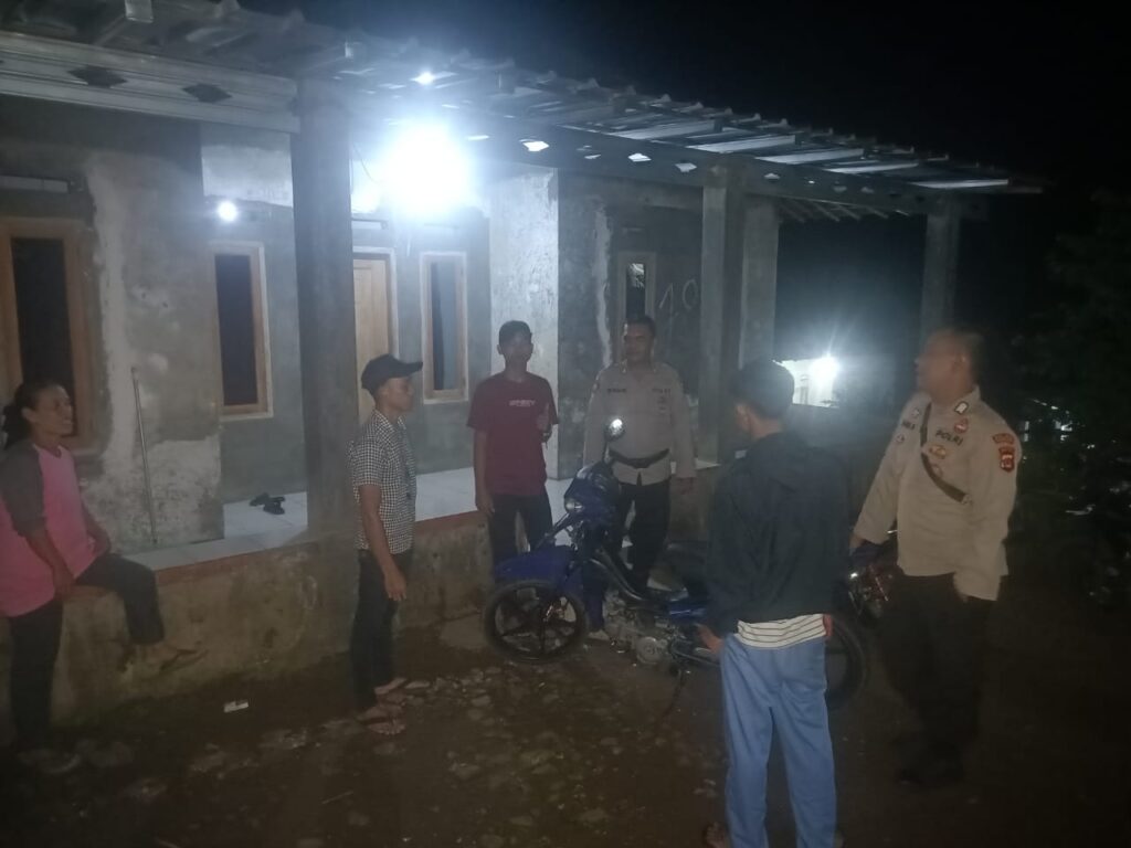 Polsek Pulosari Tingkatkan Patroli untuk Cegah Tindak Kriminalitas C3 7 WhatsApp Image 2024 05 21 at 00.57.19