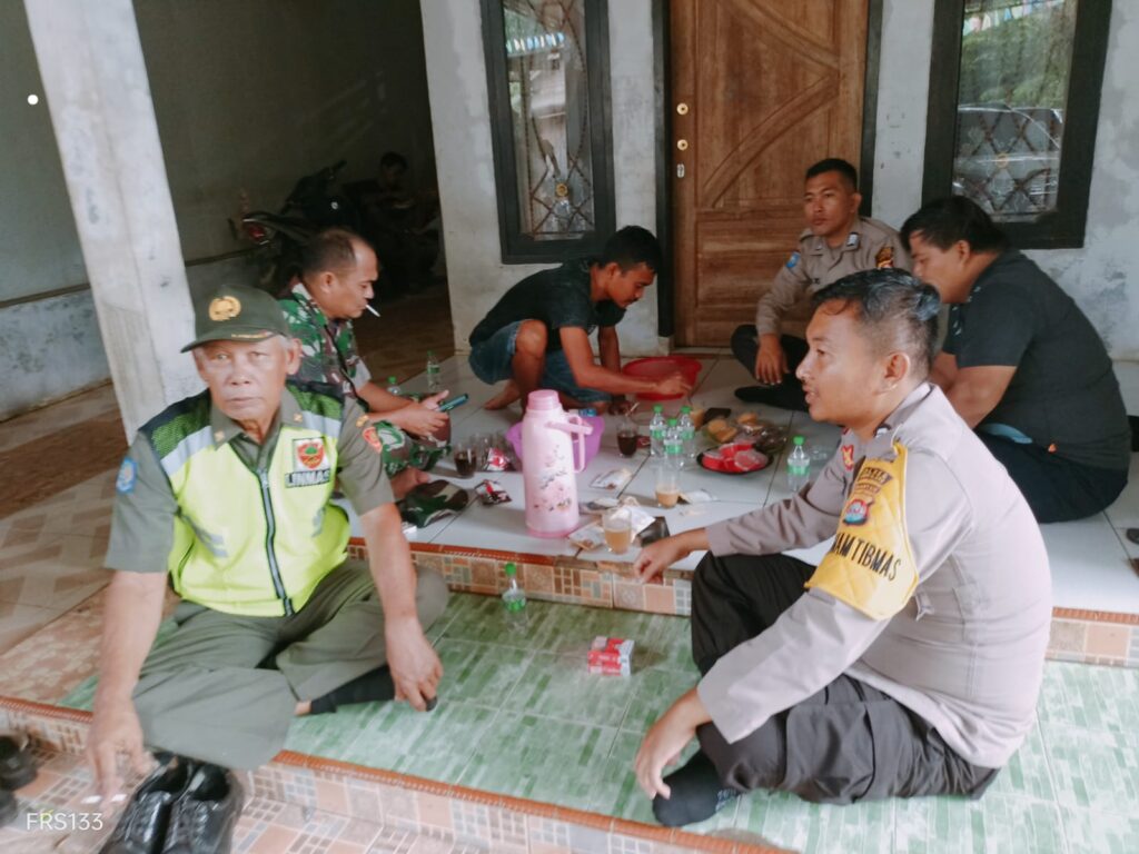 Polsek Cibaliung Lakukan Patroli Rutin Demi Keamanan Wilayah 8 WhatsApp Image 2024 05 21 at 12.45.49