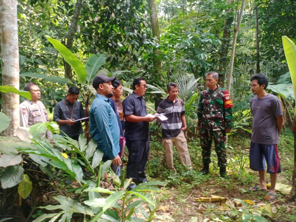Kolaborasi Bhabinkamtibmas Polsek Cadasari dalam Pendampingan Proses Hukum di Pengadilan Agama 5 WhatsApp Image 2024 05 21 at 13.01.57