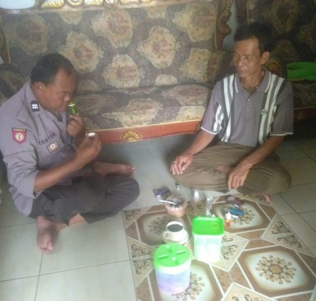 Polsek Menes Polres Pandeglang Laksanakan Kegiatan Sambang Kamtibmas di Kecamatan Menes 10 WhatsApp Image 2024 05 21 at 13.39.56