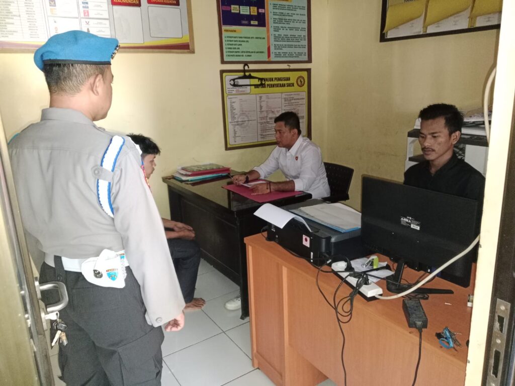 Kanit Provost Polsek Cikedal Polres Pandeglang Tingkatkan Kedisiplinan Anggota 9 WhatsApp Image 2024 05 21 at 13.42.40