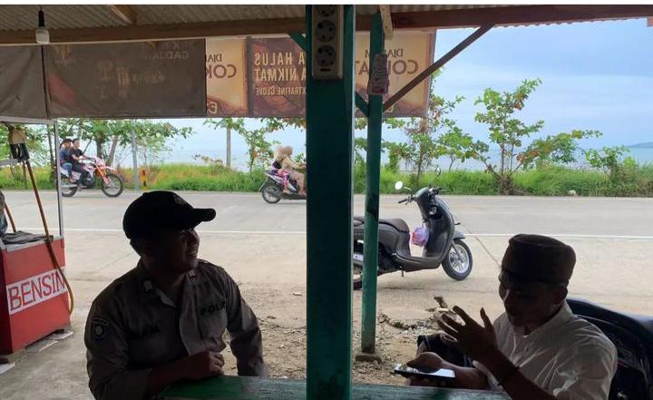 Bhabinkamtibmas Polsek Sumur Polres Pandeglang Jalin Sinergi dengan Warga Melalui Kegiatan Sambang 6 WhatsApp Image 2024 05 21 at 14.26.12